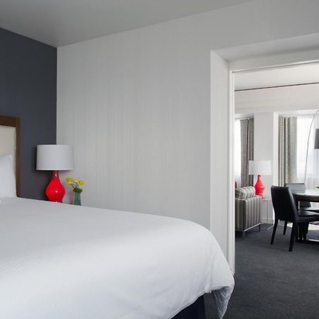 ホテル ムラーノ プロバンス ホテル タコマ エクステリア 写真 A suite at the Hotel Commonwealth