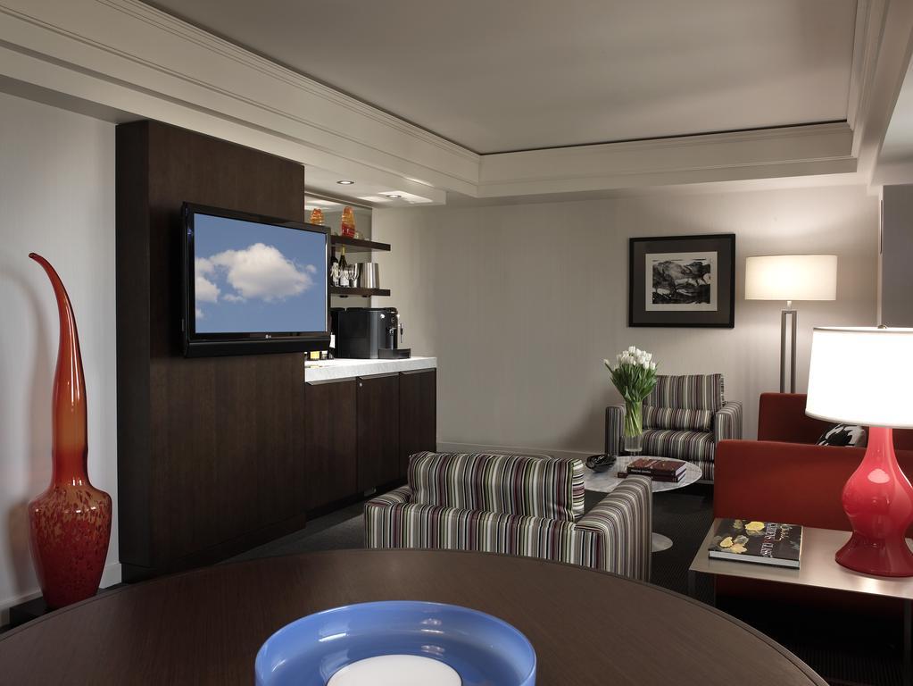 ホテル ムラーノ プロバンス ホテル タコマ エクステリア 写真 A suite at the Renaissance Boston Harborview Hotel