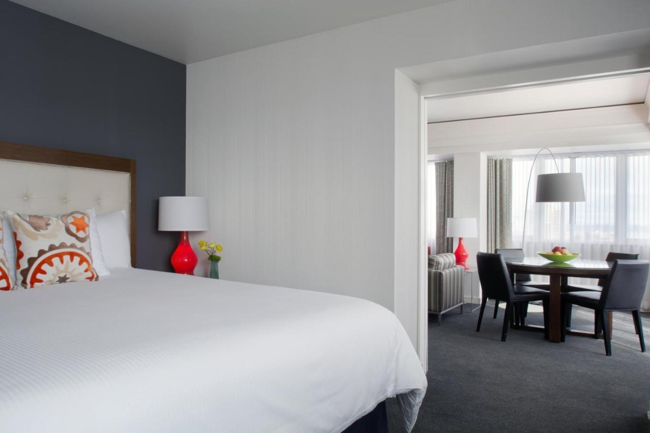 ホテル ムラーノ プロバンス ホテル タコマ エクステリア 写真 A suite at the Hotel Commonwealth