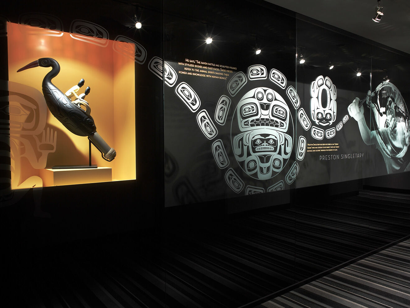 ホテル ムラーノ プロバンス ホテル タコマ エクステリア 写真 First Nations artwork at the Four Seasons Hotel Vancouver